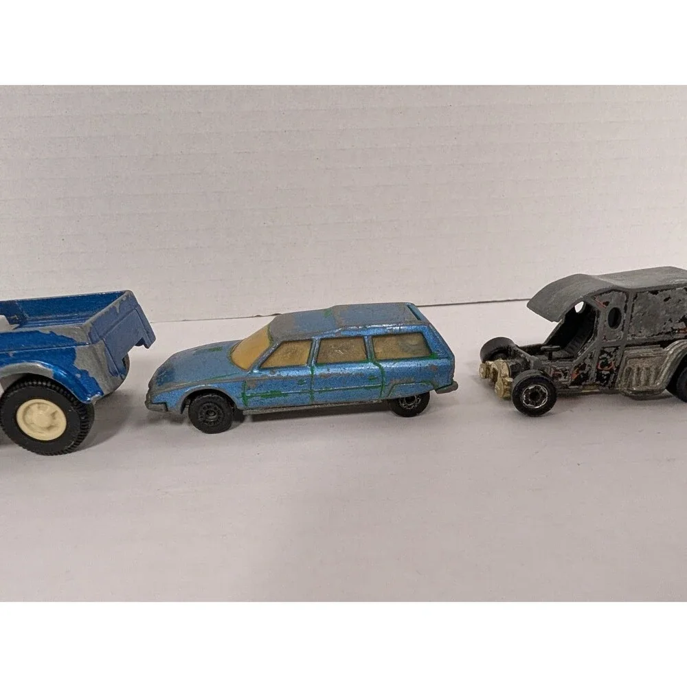 Lot Of vintage Tootsie cars and one Matchbox car Retro toys
